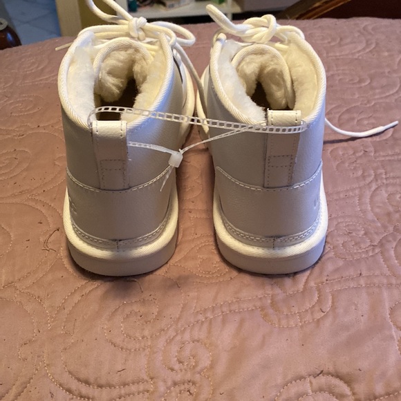 UGG unisex  Leather Boots - Picture 3 of 6